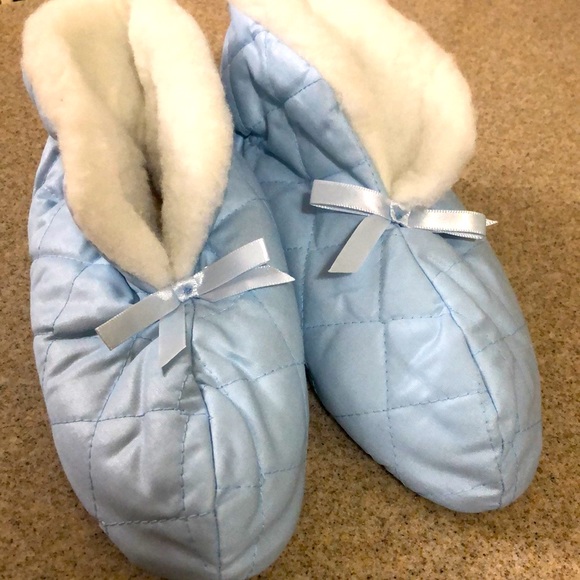 Hanes super comfy slippers NWOT - Picture 7 of 8